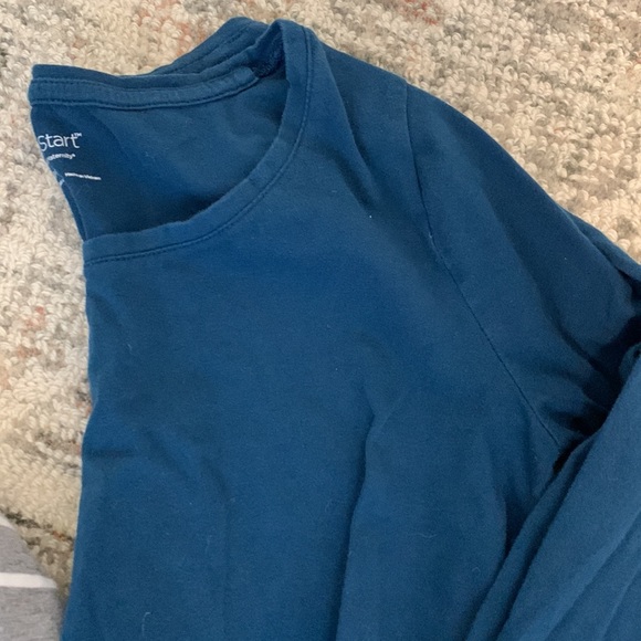 4 maternity tops - Picture 4 of 5